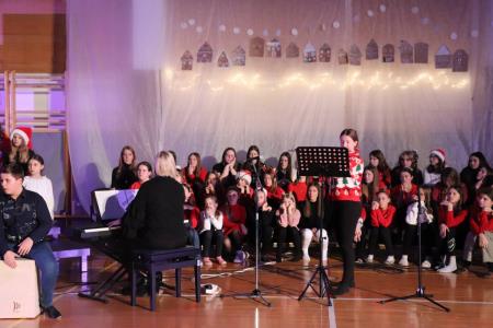 Božično-novoletni koncert Osnovne šole Toma Brejca  (37)